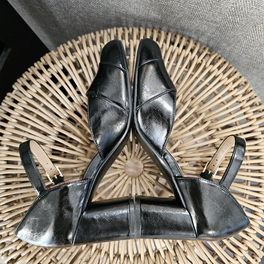 Naturalizer Black Heels with Gold Details - Picture 5 of 8